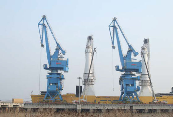오두막 통제 30ton 항구 문맥 기중기 선창 지브 미사일구조물 기중기 4 연결 유형